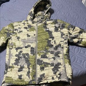 Lightweight puffer from Kuiu. Never worn. Size large